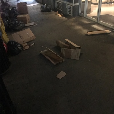 Trash near Barbizon 63, East 63rd Street, Lenox Hill, Manhattan, Manhattan Community Board 8, New York County, New York City, New York, 10021, USA