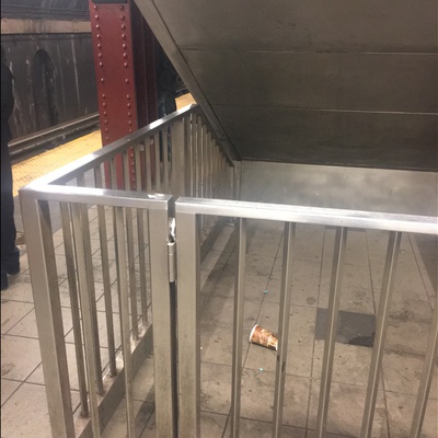 Trash near E 53rd St & 3rd Ave, NW corner, East 53rd Street, Midtown East, Manhattan, Manhattan Community Board 5, New York County, New York City, New York, 10152, USA
